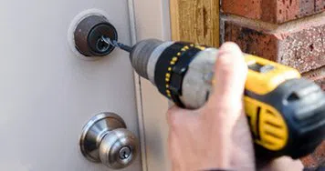 Security Locksmith Services Los Angeles, CA 310-955-1394 - 13-Key-Broke-In-Lock